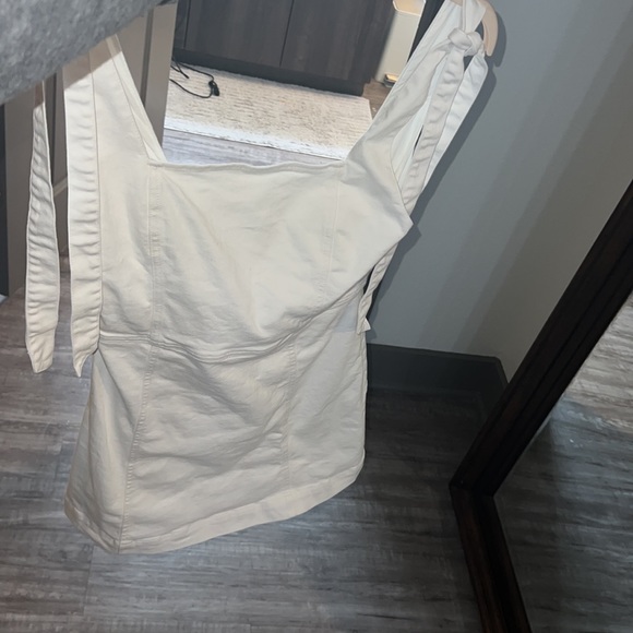 ALICE + OLIVIA - MARYANN TIE SHOULDER MINI DRESS - White Jean Dress Jumper - Picture 9 of 12